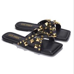 🔸Square Toe Sandals with Spike Accents 🔸